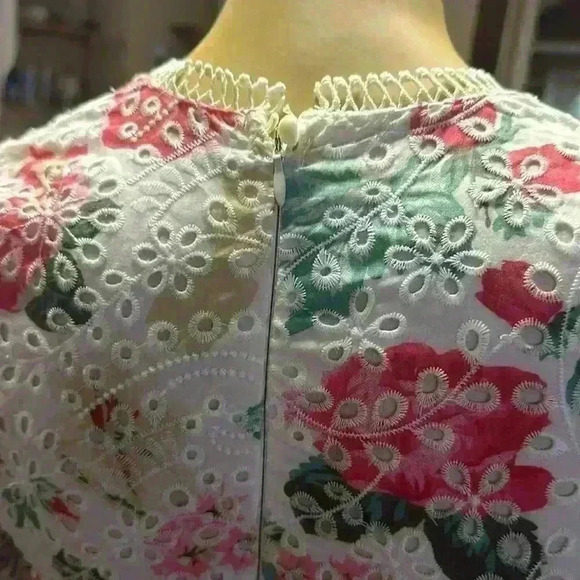 Aqua Women's Floral Lace Deep V-Neck Dress size XS - Picture 9 of 11